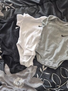 Nike Baby Bodysuit Set - Black, White & Gray